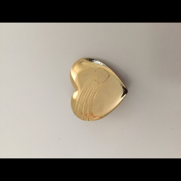 Heart and Rainbow Pin - Picture 2 of 5